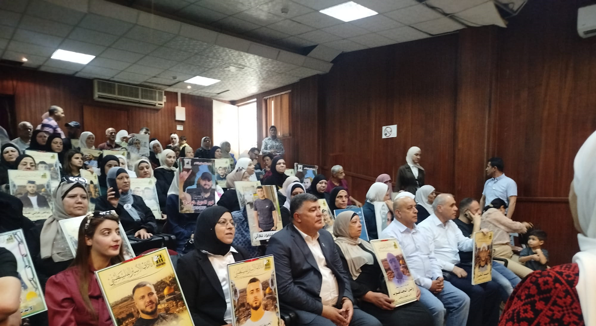 في ذكرى انتفاضة البراق .. نادي الأسير في نابلس يكرّم أهالي الأسرى